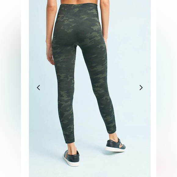 SPANX Seamless Shaping Leggings in Green Camo (Size M) - Picture 5 of 6